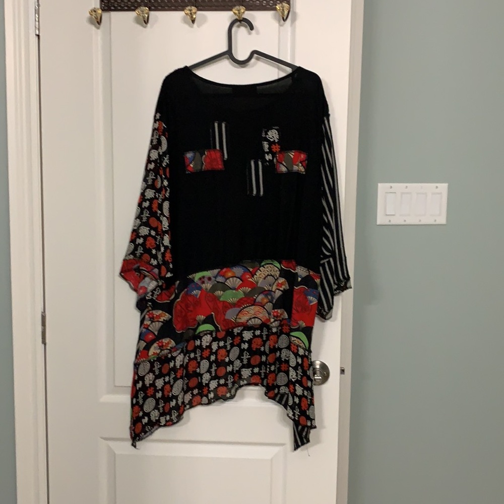 Beautiful tunic - Picture 2 of 2